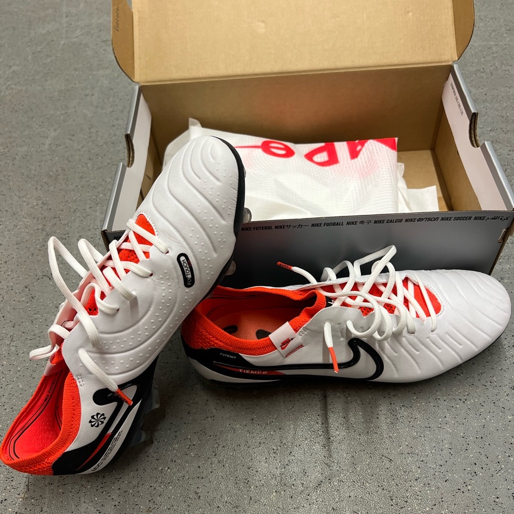 NWT Nike Tiempo Soccer Cleats